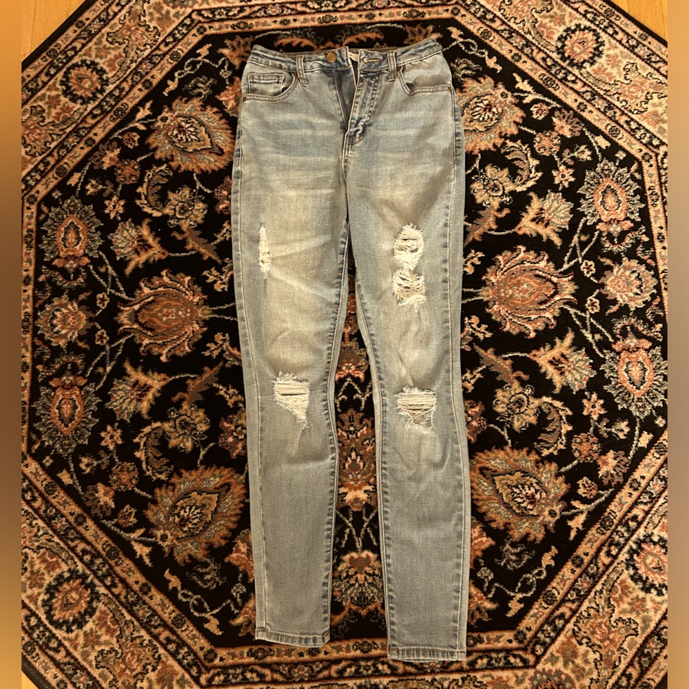 Forever 21 Light Ripped Denim Jeans S25